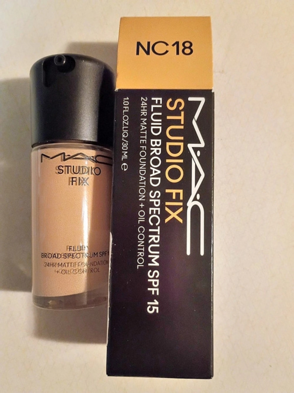 MAC Studio Fix Fluid Broad Spectrum SPF 15 Foundation NC18 Foundation NWT